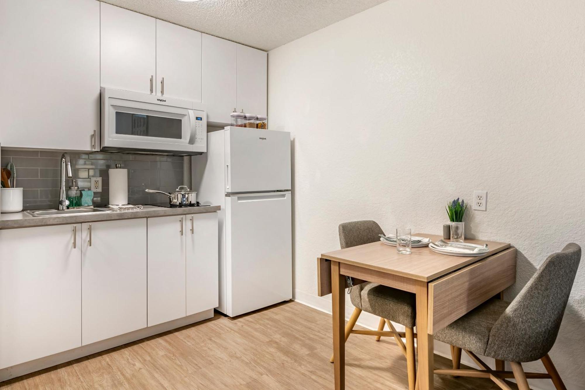 Intown Suites Extended Stay Greensboro Nc - Airport Екстериор снимка