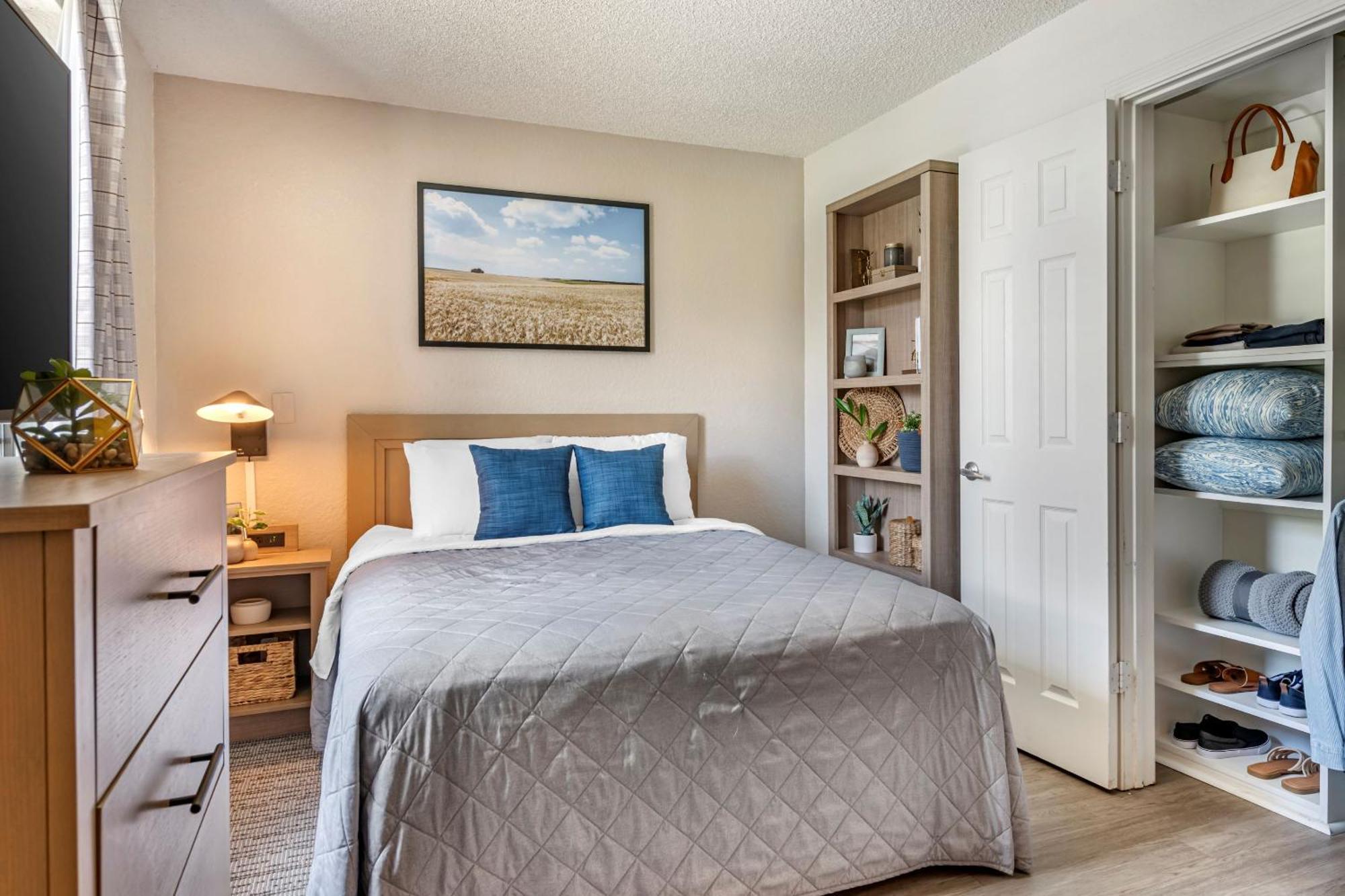 Intown Suites Extended Stay Greensboro Nc - Airport Екстериор снимка