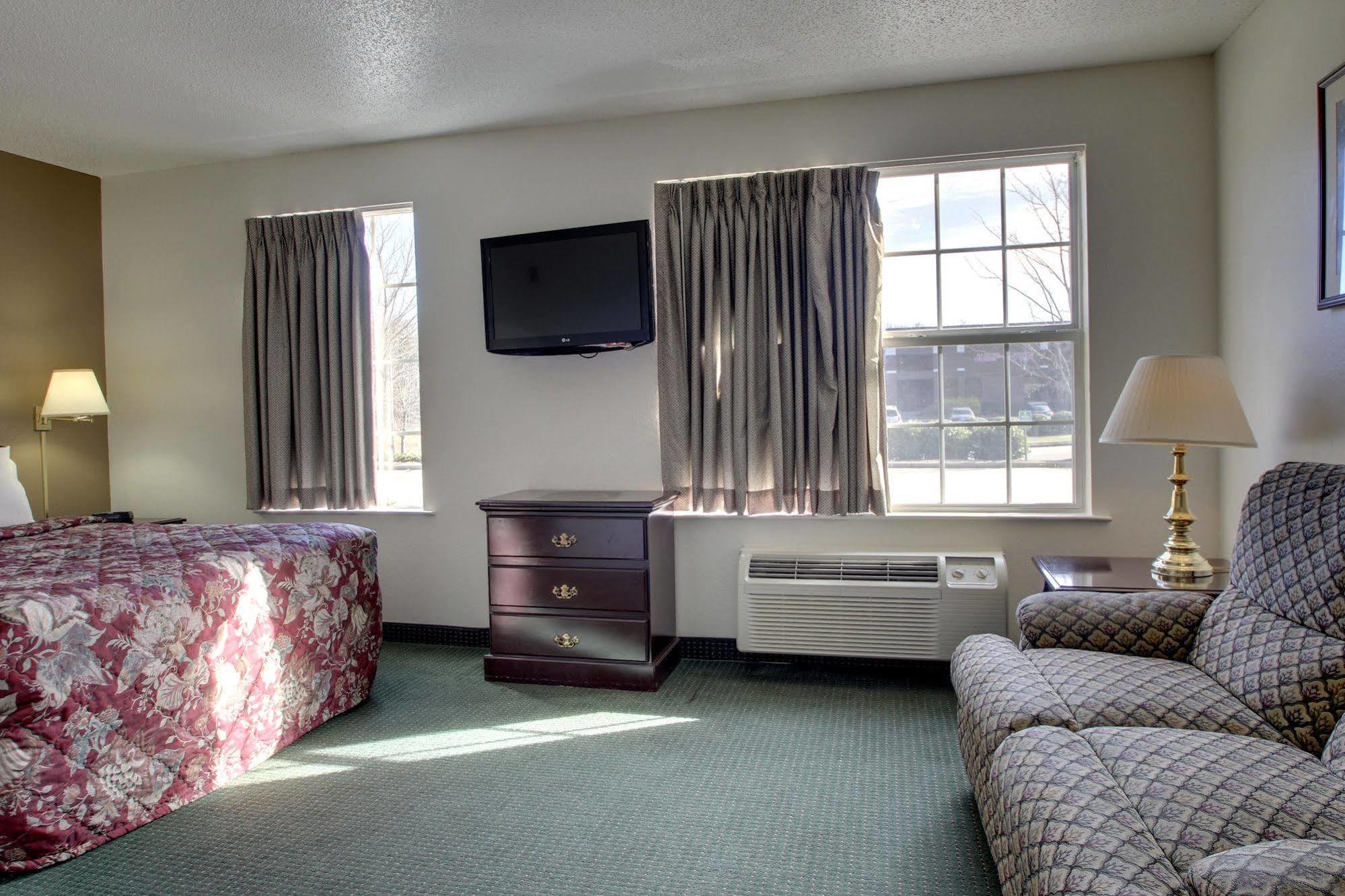 Intown Suites Extended Stay Greensboro Nc - Airport Екстериор снимка