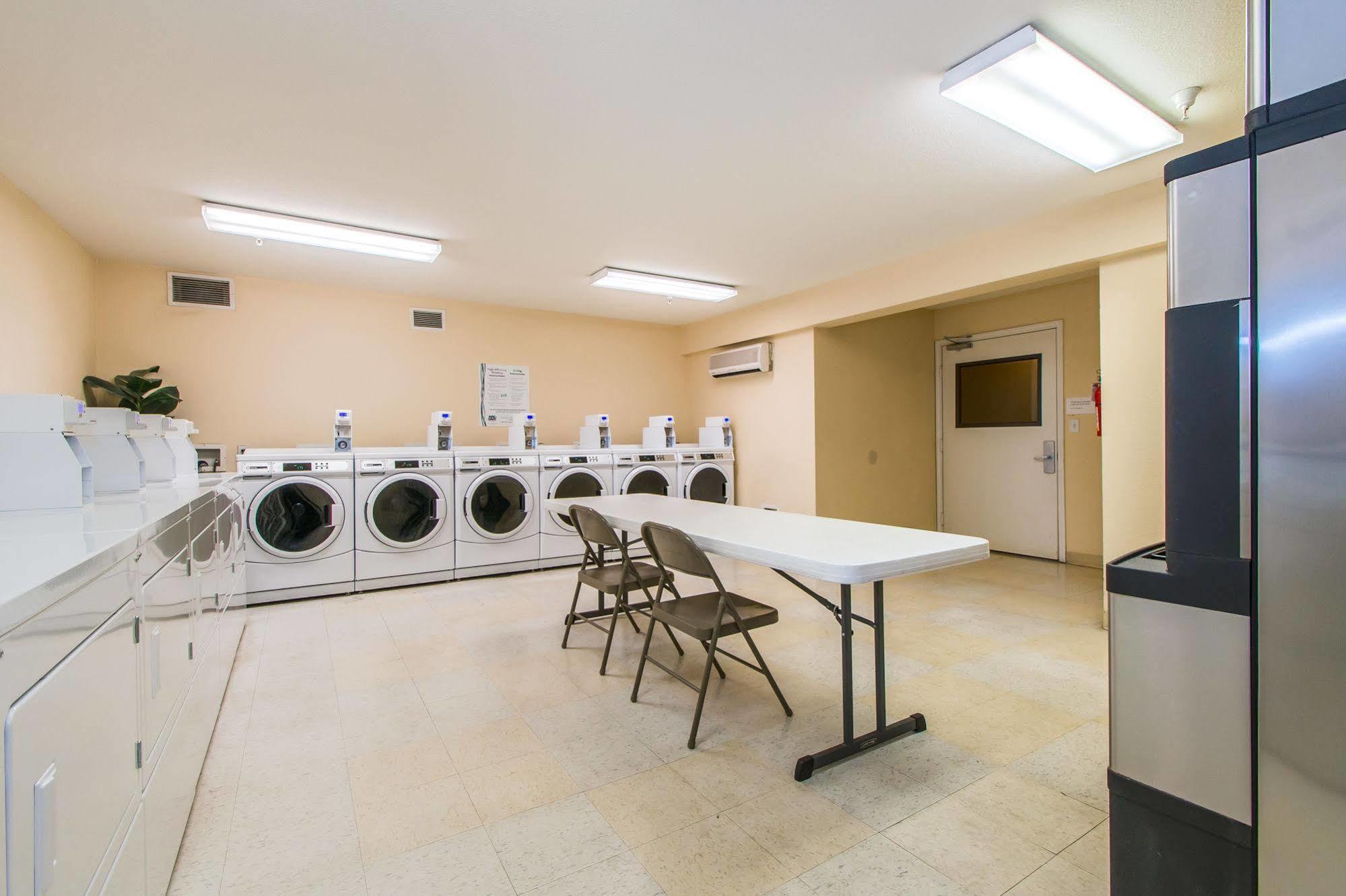 Intown Suites Extended Stay Greensboro Nc - Airport Екстериор снимка