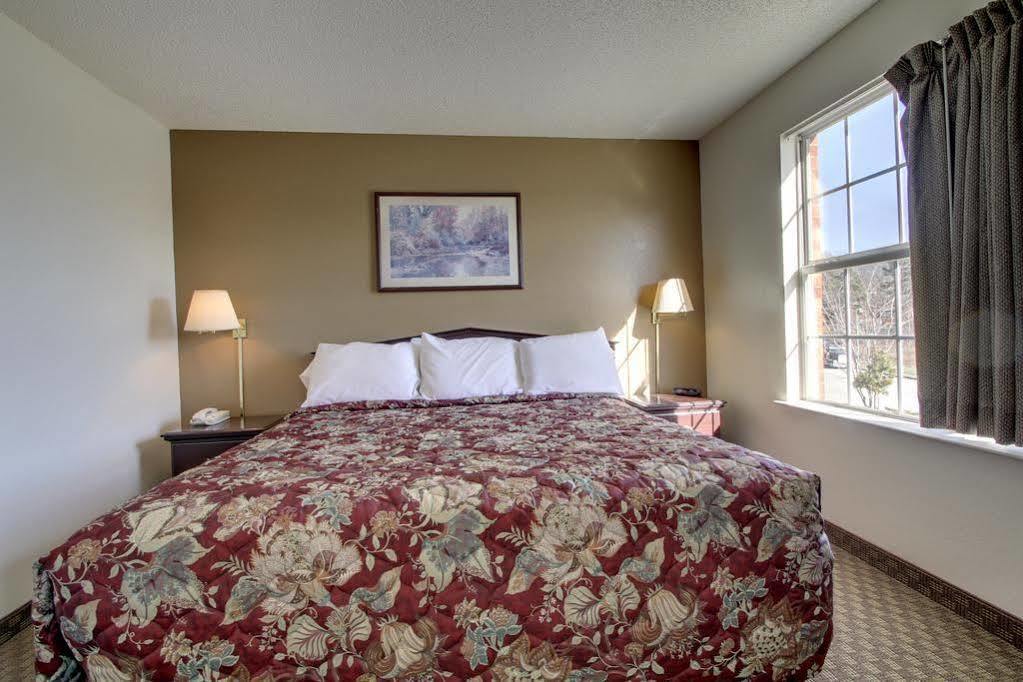 Intown Suites Extended Stay Greensboro Nc - Airport Екстериор снимка
