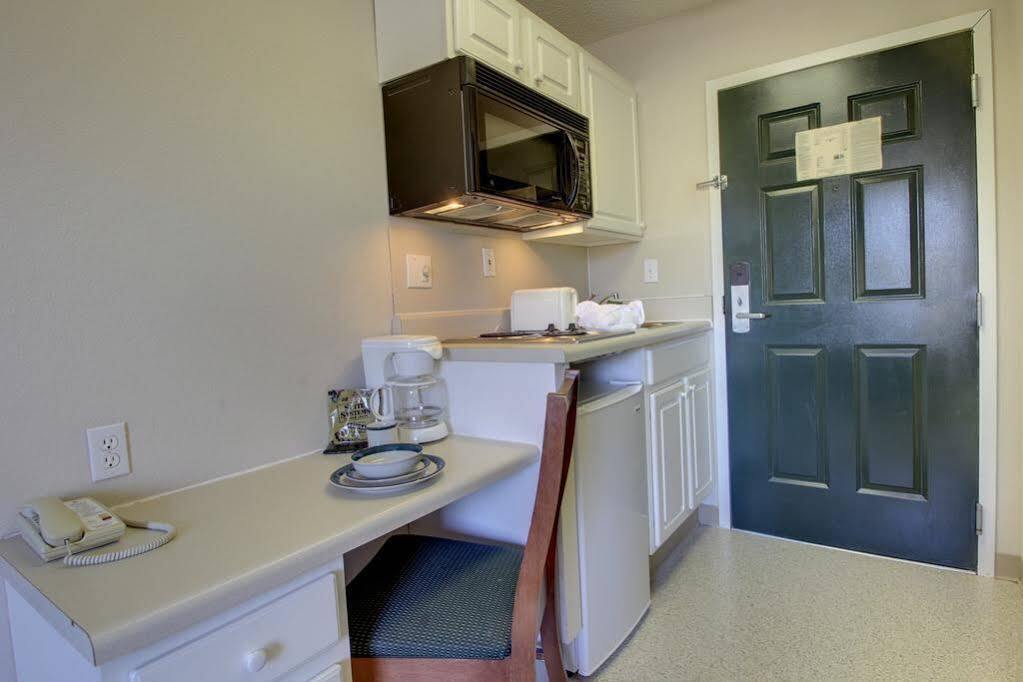 Intown Suites Extended Stay Greensboro Nc - Airport Екстериор снимка